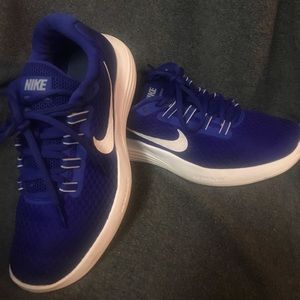 Blue size 8 Womens Nike shoes